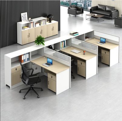 Escritorio de escritorio moderno con pantalla de personal simple y silla combinación de 3 personas Cubicle modular de madera Escritorio de estación de trabajo