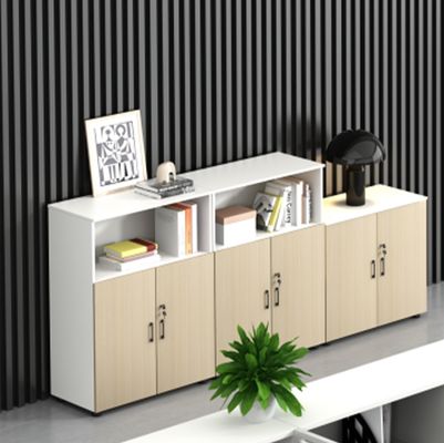 Escritorio de escritorio moderno con pantalla de personal simple y silla combinación de 3 personas Cubicle modular de madera Escritorio de estación de trabajo