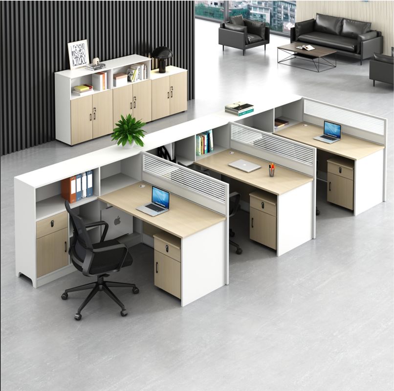 Escritorio de escritorio moderno con pantalla de personal simple y silla combinación de 3 personas Cubicle modular de madera Escritorio de estación de trabajo